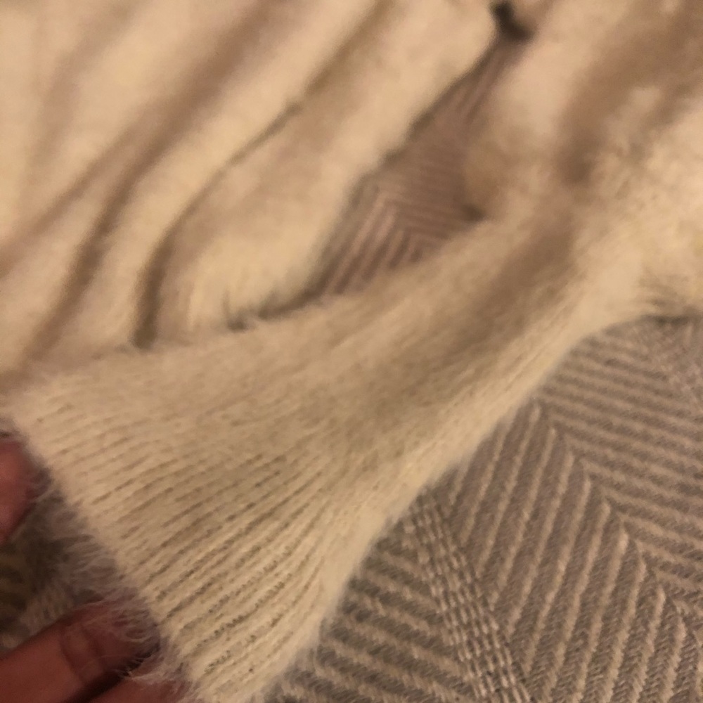 Sweater 🤍Gorgeous smocked cuff boatneck furry - Picture 7 of 12